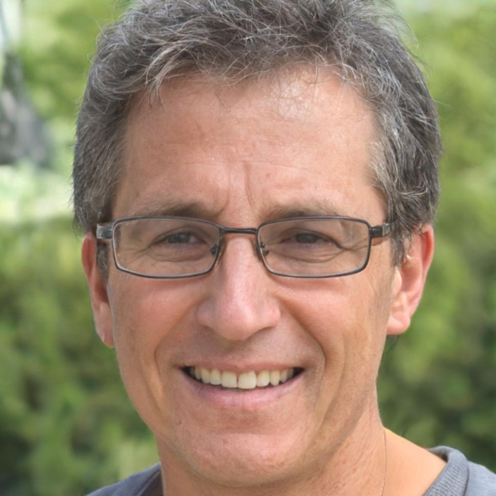 Retrato profesional de Emiliano Vázquez